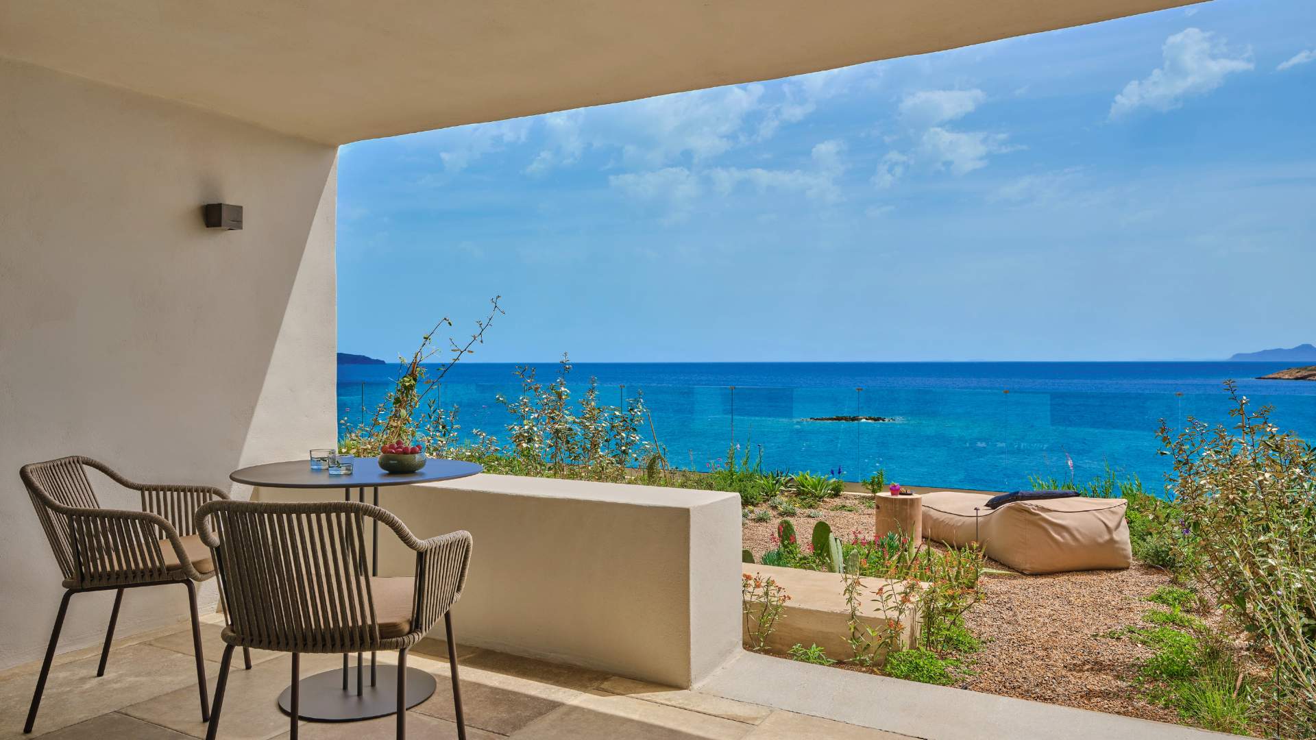 Infinity Blue Room with Private Sundeck