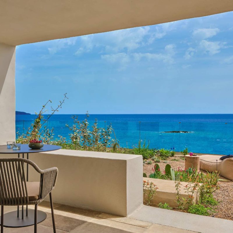 Infinity Blue Room with Private Sundeck